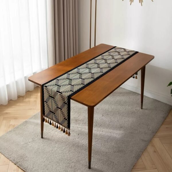 Table Runner Acropolis Hitam – Lifestyle – Maiika Table runner Acropolis hitam digunakan sebagai dekorasi meja - Maiika