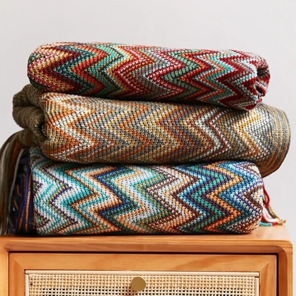 Pilihan warna throw blanket Allyssa 130x170 cm dengan motif geometris