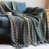 Throw blanket Allyssa warna biru 130x170 cm sebagai dekorasi sofa
