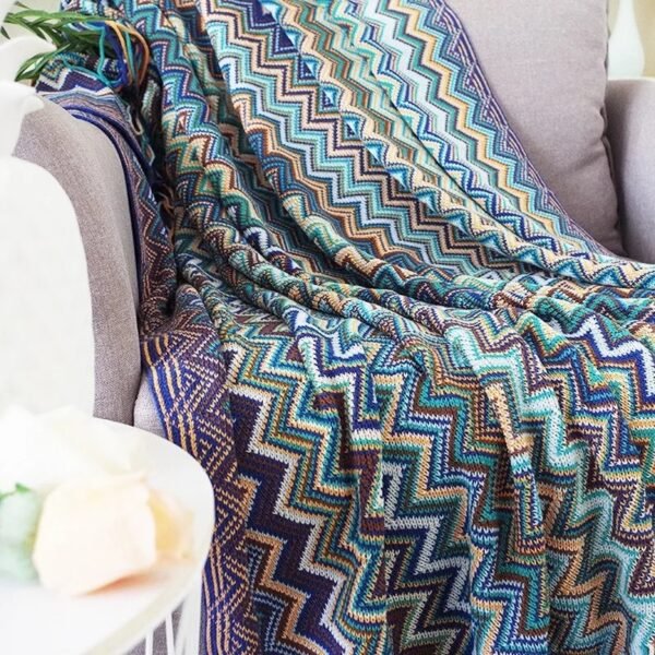 Detail motif geometris throw blanket Allyssa warna biru 130x170 cm