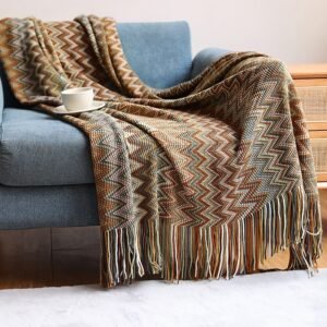 Throw blanket Allyssa warna cokelat 130x170 cm sebagai dekorasi sofa