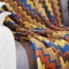 Detail motif geometris throw blanket Allyssa warna kuning 130x170 cm