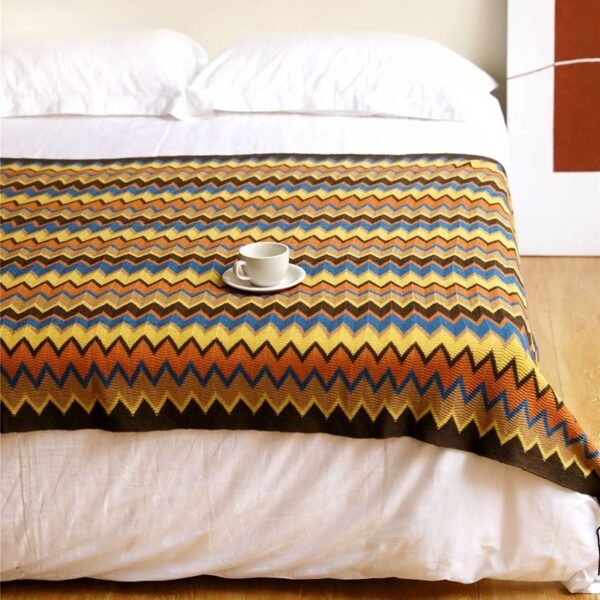 Throw blanket Allyssa warna kuning 130x170 cm sebagai dekorasi tempat tidur