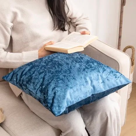 Sarung bantal Amarante biru 45x45 CM digunakan sebagai dekorasi sofa