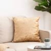 Sarung Bantal Amarante Krem 45x45 CM - Maiika Sarung bantal Amarante warna krem 45x45 CM sebagai dekorasi sofa