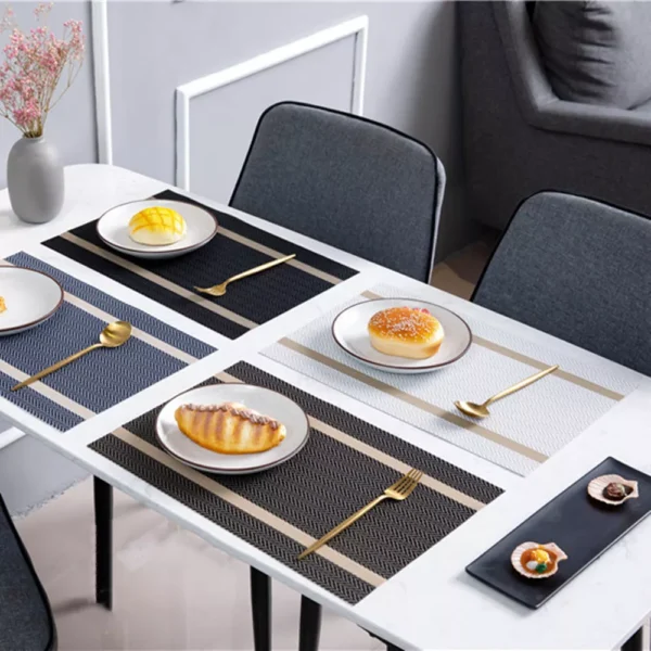 Placemat Atque G 30x45 cm digunakan sebagai alas piring dalam penataan meja makan