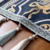 Detail kain dan motif floral table runner Camilla warna biru