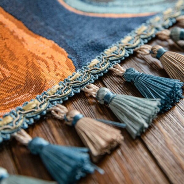 Table Runner Rijks Warna-warni – Detail Kain – Maiika Detail kain, motif, dan rumbai table runner Rijks warna-warni