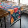 Table Runner Rijks Warna-warni – Lifestyle 2 – Maiika Table runner Rijks warna-warni sebagai aksen dekoratif pada meja makan