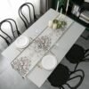 Table runner Russelia off white digunakan sebagai dekorasi meja makan