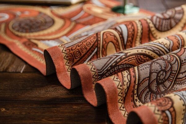 Detail kain dan motif table runner Uffizi warna-warni