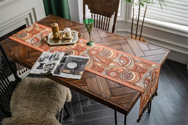 Table runner Uffizi warna-warni sebagai aksen dekoratif pada meja makan