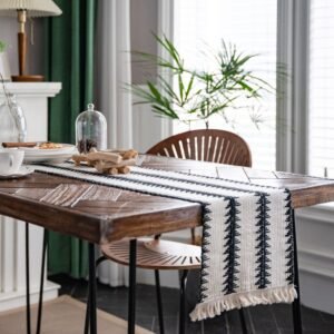 Table runner Visby 10 A2 warna cream black dengan motif geometris di meja makan