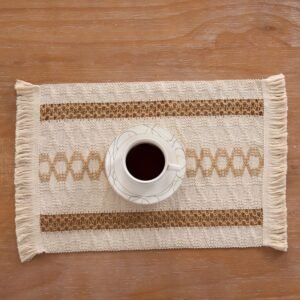 Placemat Visby 7 warna krem 30x50 cm dengan motif dekoratif