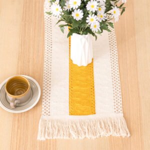 Table runner Visby 8 dengan motif dekoratif pada meja - Maiika