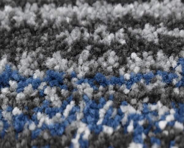 Detail tekstur Karpet Sendai warna biru Maiika